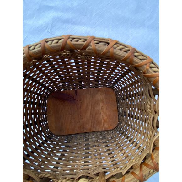 Handmade Basket w Handle Artist Aletha Gilbert Rattan Sea Grass (Bow & Shell EUC - Picture 10 of 12